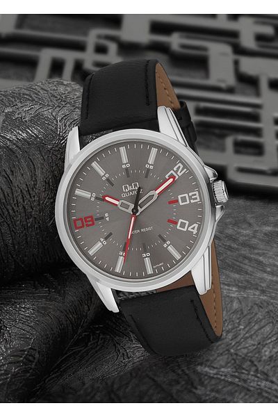 Q&Q Men's Leather Wristwatch Gu70