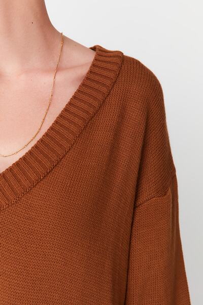 Trendyol Collection Široké hnědé maxi pletené šaty - Twoaw23El00642