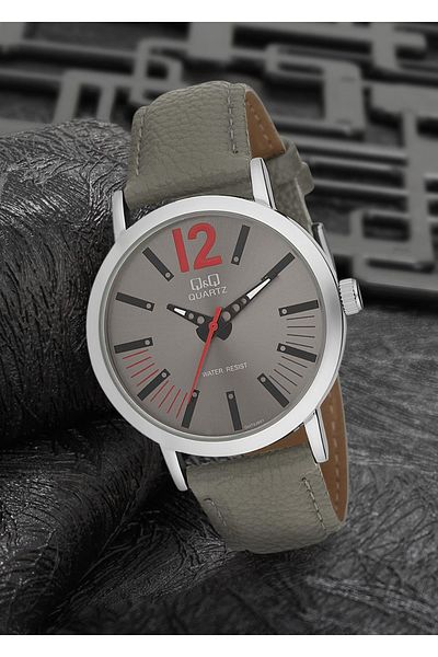 Q&Q Men's Leather Wristwatch Gu72