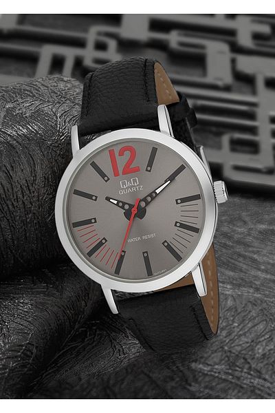 Q&Q Men's Leather Wristwatch Gu72
