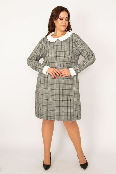 Şans Großes graues Damenkleid mit Babykragen und Karomuster 65n33564