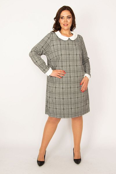 Şans Großes graues Damenkleid mit Babykragen und Karomuster 65n33564