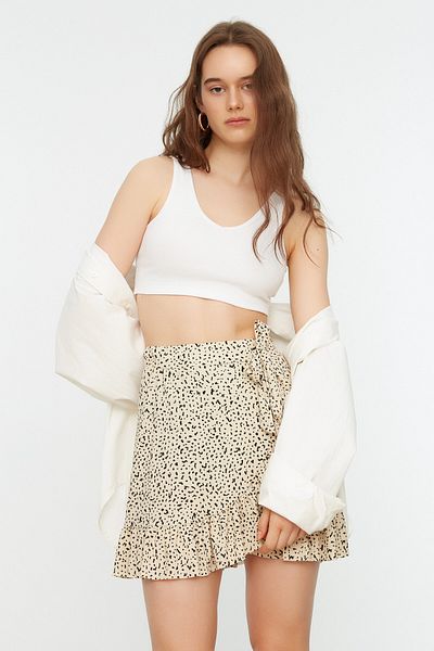 Trendyol Collection Mehrfarbig bedruckter Volant-Mini-Stretch-Strickrock mit hoher Taille TWOSS21ET0010