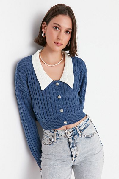 Trendyol Collection Indigo Garnish Knitwear Super Crop Cardigan – Hemdkragen TWOAW23HI00519