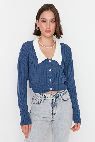 Trendyol Collection Indigo Super Crop Shirt zdobený pletený svetr TWOAW23HI00519
