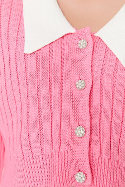 Trendyol Collection Růžová košile Super Crop zdobená pleteným kardiganem TWOAW23HI00519