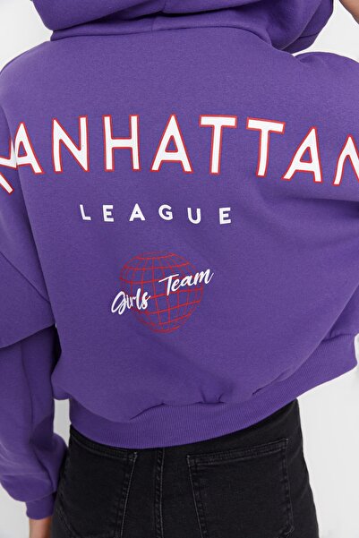 Trendyol Collection Fialová zadní potisk Detailní, s kapucí, tlustý fleece uvnitř pletená mikina TWOAW22SW0711