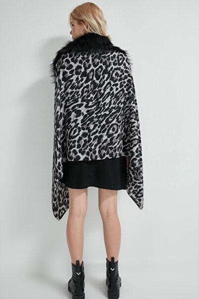 Axesoire Fll10862-3 Gray Leopard Patterned Poncho