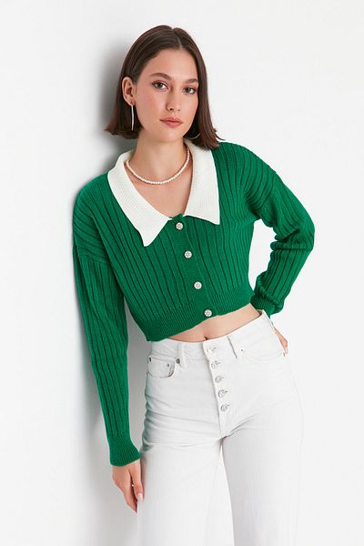 Trendyol Collection Grüne Strick-Crop-Cardigan – Hemdkragen TWOAW23HI00519