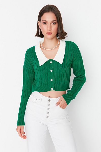 Trendyol Collection Grüne Strick-Crop-Cardigan – Hemdkragen TWOAW23HI00519