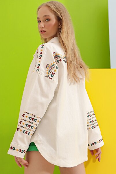 Trend Alaçatı Stili Women's Ecru Double Pocket Embroidered Jacquard Gabardine Jacket ALC-X8988