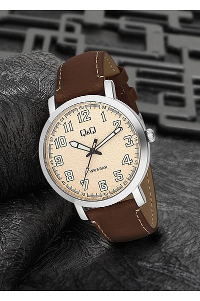 Q&Q Men's Leather Wristwatch Qb28