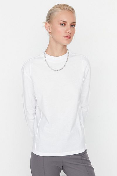 Trendyol Collection Weißes, geripptes Basic-Strick-T-Shirt aus 100 % Baumwolle mit detailliertem Stehkragen TWOAW23TS00014