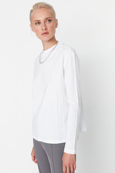 Trendyol Collection Weißes, geripptes Basic-Strick-T-Shirt aus 100 % Baumwolle mit detailliertem Stehkragen TWOAW23TS00014