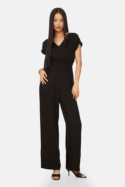 Trendyol Collection Schwarzer gewebter Jumpsuit mit weitem Bein und Gipe-Detail TWOSS20TU0081