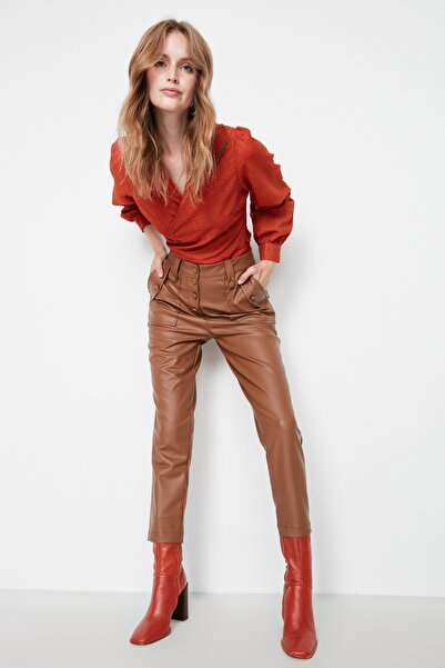 Trendyol Collection Přední ButtonD Camel kalhoty z umělé kůže - Limitovaná edice TWOAW22PL0083