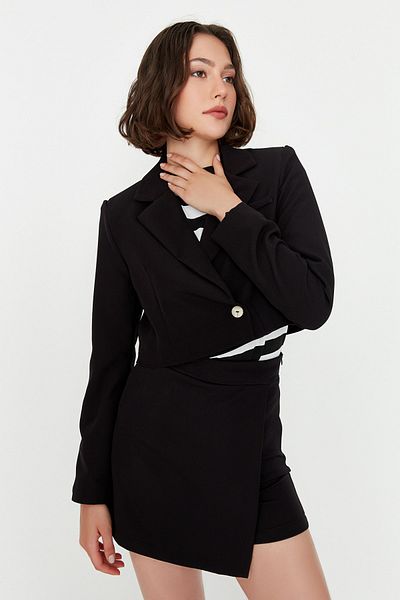 Trendyol Collection Schwarze, kurze, gefütterte Blazerjacke aus Webstoff TWOAW22CE0086