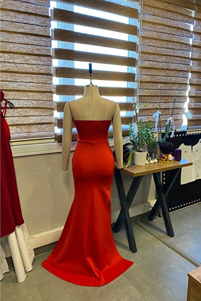 Secret Passion Lingerie Straplez Göbeği Kat Detaylı Kırmızı Esnek Kumaş Yırtmaçlı Abiye Ve Mezuniyet Elbisesi 582184 696