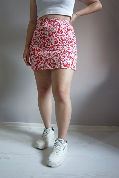 NEK Kadın Kırmızı Desenli Yırtmaç Detaylı Mini Etek