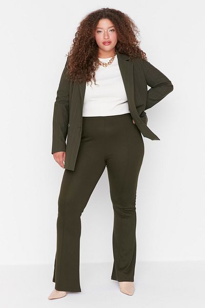 Trendyol Curve Khakifarbene, gerippte Strickstrumpfhose mit spanischen Beinen TBSSS22PL0299
