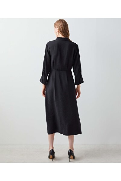 İpekyol Zabalte šaty s kovovými doplňky