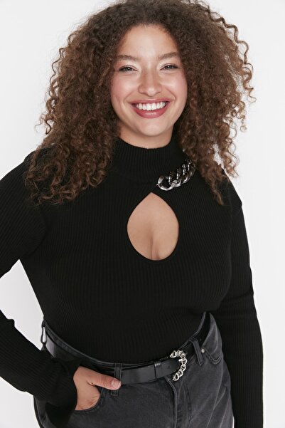 Trendyol Curve Černý vystřižený detailní řetízek na půl roláku Detailní svetr z jemného úpletu TBBAW23AN00120
