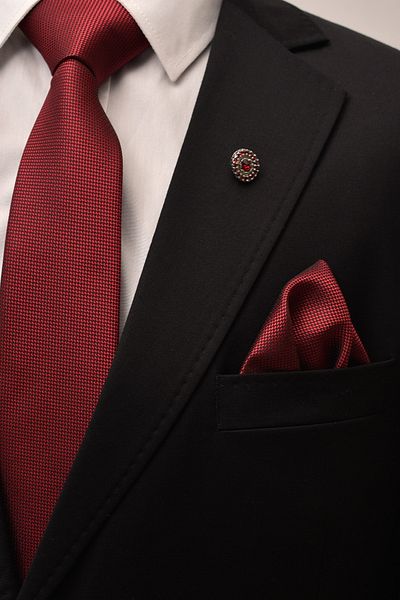 Esgue Burgundy Tie 7.5 cm & Burgundy Handkerchief & Stoned Badge Boxed Set