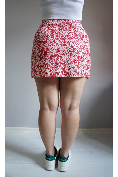 NEK Kadın Kırmızı Desenli Yırtmaç Detaylı Mini Etek