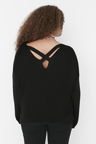 Trendyol Curve Schwarzer Strickpullover mit Kreuzbanddetail auf der Rückseite
