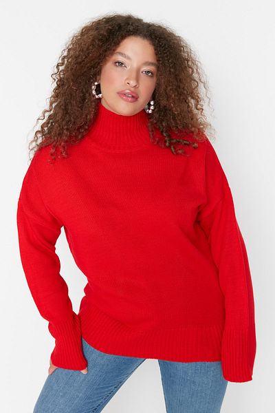 Trendyol Curve Roter Rollkragenpullover mit schulterfreiem Strickpullover