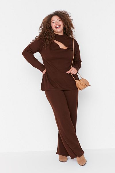 Trendyol Curve Braunes, detailliertes Strickober- und -unterteil-Set mit Cut-Outs