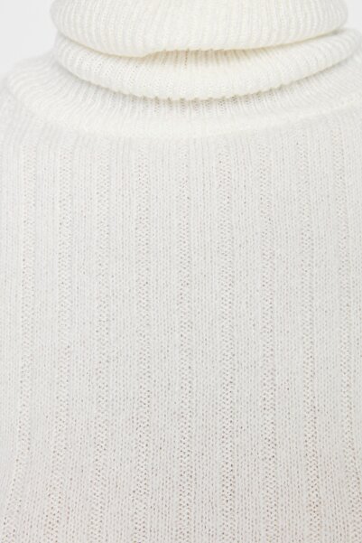 Trendyol Collection Ecru Soft Textured Basic Knitwear Sweater TWOAW20FV0133