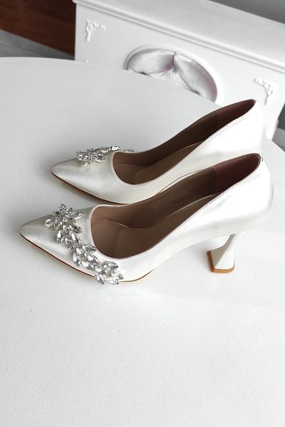 LA CALZATURE Mother of Pearl Satin 9cm Champagne Heel Evening Dress Stiletto Women's Shoes with Star Stone Accessories