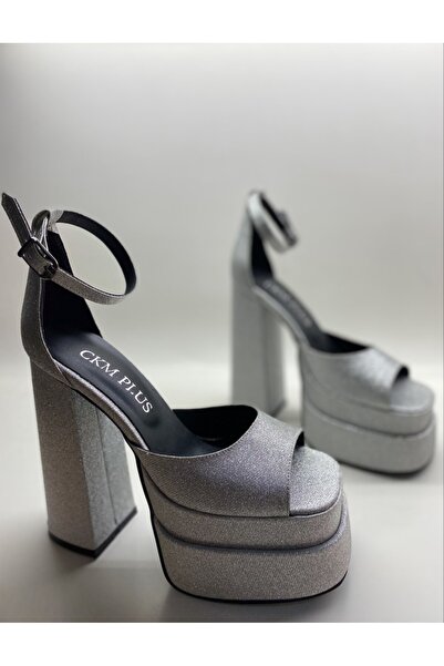 HAYYSHOES Gümüş Simli Bilekten Bağlamalı Çift Platform Topuklu Sandalet