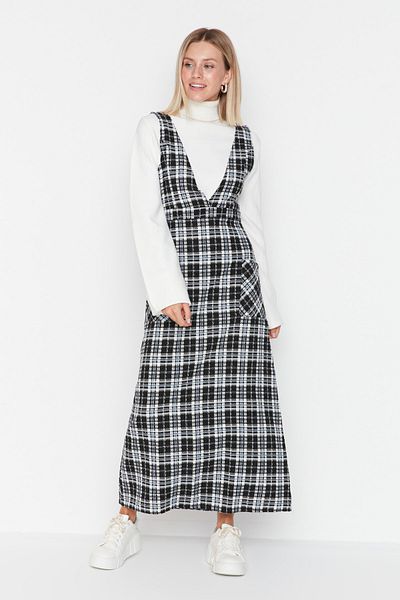 Trendyol Modest Černé kostkované šaty s výstřihem do V a výstřihem do V, podrobné tkané šaty TCTAW23EB00110