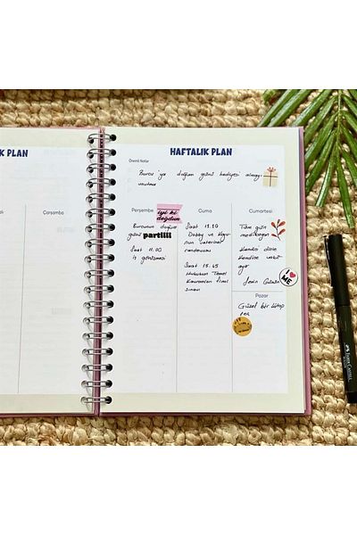 Patladı Gitti Weekly Planner με αυτοκόλλητο Milk Strawberry Design