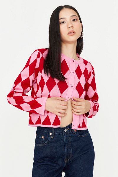 Trendyol Collection Rosa Strick-Crop-Cardigan – gemustert/Jacquard, Jacken-Look TWOAW23HI00176