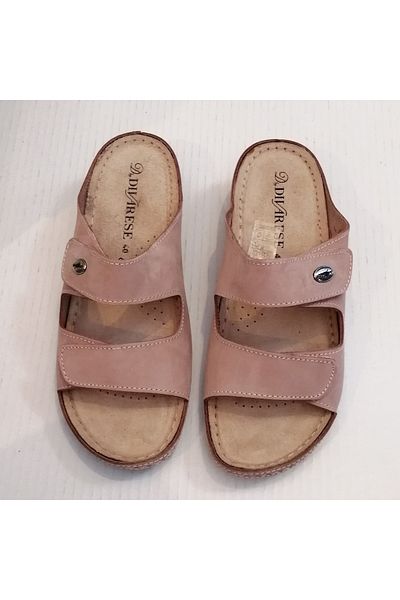 D By Divarese شبشب نسائي من الجلد الطبيعي Nubuck Powder بشريط مزدوج وشريط فيلكرو من الجلد الناعم ونعل سفلي من البولي يوريثين