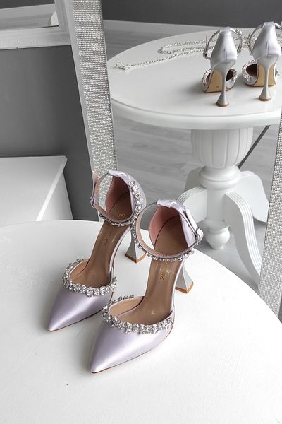 LA CALZATURE Satin argintiu 11 cm cu toc la gleznă cu centură dublă Waterway Stone Rochie de seară Stiltto Pantofi de damă