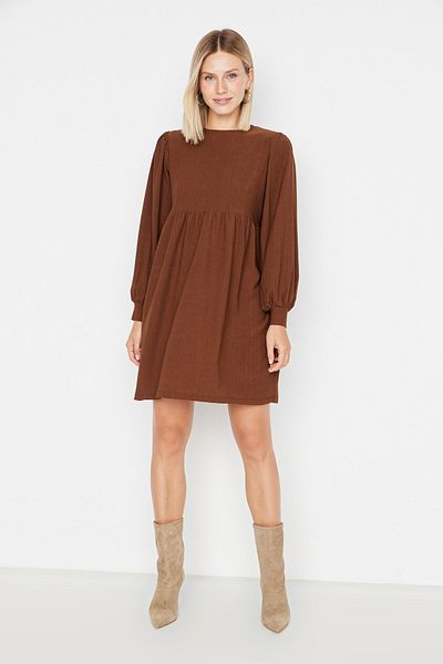 Trendyol Collection Кафява скейтърска рокля с волан/обвивка на талията/текстурирана мини плетена рокля TWOAW23EL00371