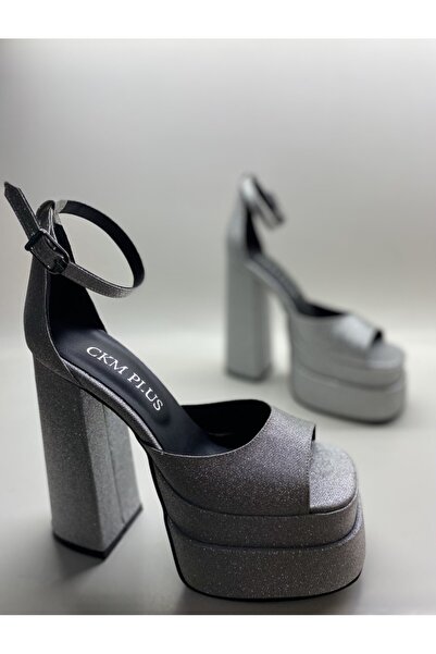 HAYYSHOES Gümüş Simli Bilekten Bağlamalı Çift Platform Topuklu Sandalet