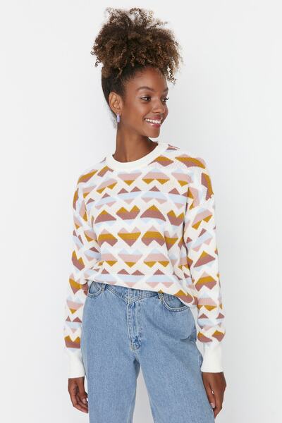 Trendyol Collection Ecru gemusterter Strickpullover mit Rundhalsausschnitt TW...
