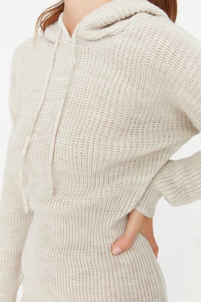 Trendyol Collection Mini úpletové kamenné šaty s kapucí - TWOAW23EL00075