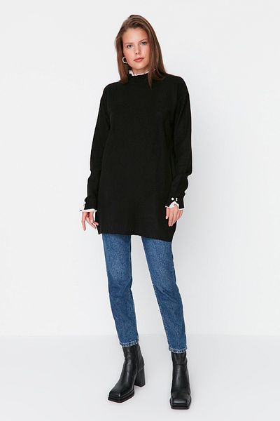 Trendyol Modest Strickpullover mit schwarzen Ärmeln und Perlendetails TCTAW23AK00027