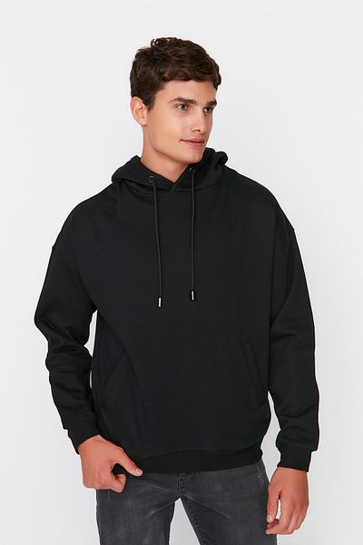 Trendyol Collection Übergroßes Sweatshirt mit Kapuze und Aufdruck in Schwarz aus Fleece - TMNAW23sw00338