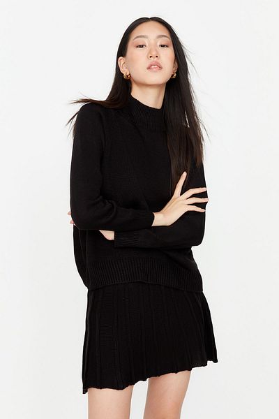 Trendyol Collection Schwarzer Strick-Top-Set mit Faltenrock TWOAW23AU00184
