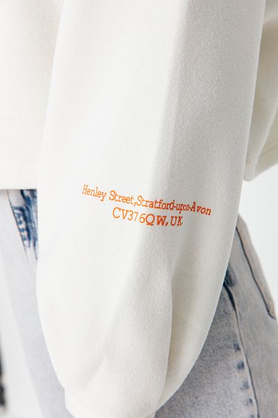 Trendyol Collection Ecru Fleece Crop mikina tlustého střihu – potištěný rukáv, pohodlný střih TWOAW23SW00568