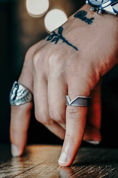 The Collection V Figürlü Ayarlanabilir Gümüş Kaplama Yüzük