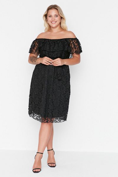 Trendyol Curve Große Größen in Kleid - Schwarz - Basic