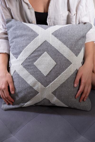 vivamaison Özel Tasarım Füme Pamuk Kumaş Üzerine Punch Işlemeli Kırlent Kılıf...